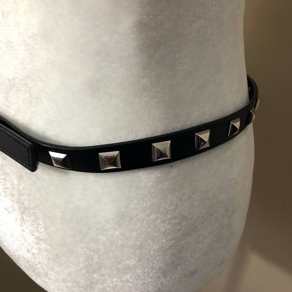 Black LEATHER Metallic Studded No Buckle Belt